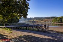 Der Steg an der Badestelle Hunswinkel steht damit nicht mehr unter Wasser. • © ummeteck.de - Christian Schön